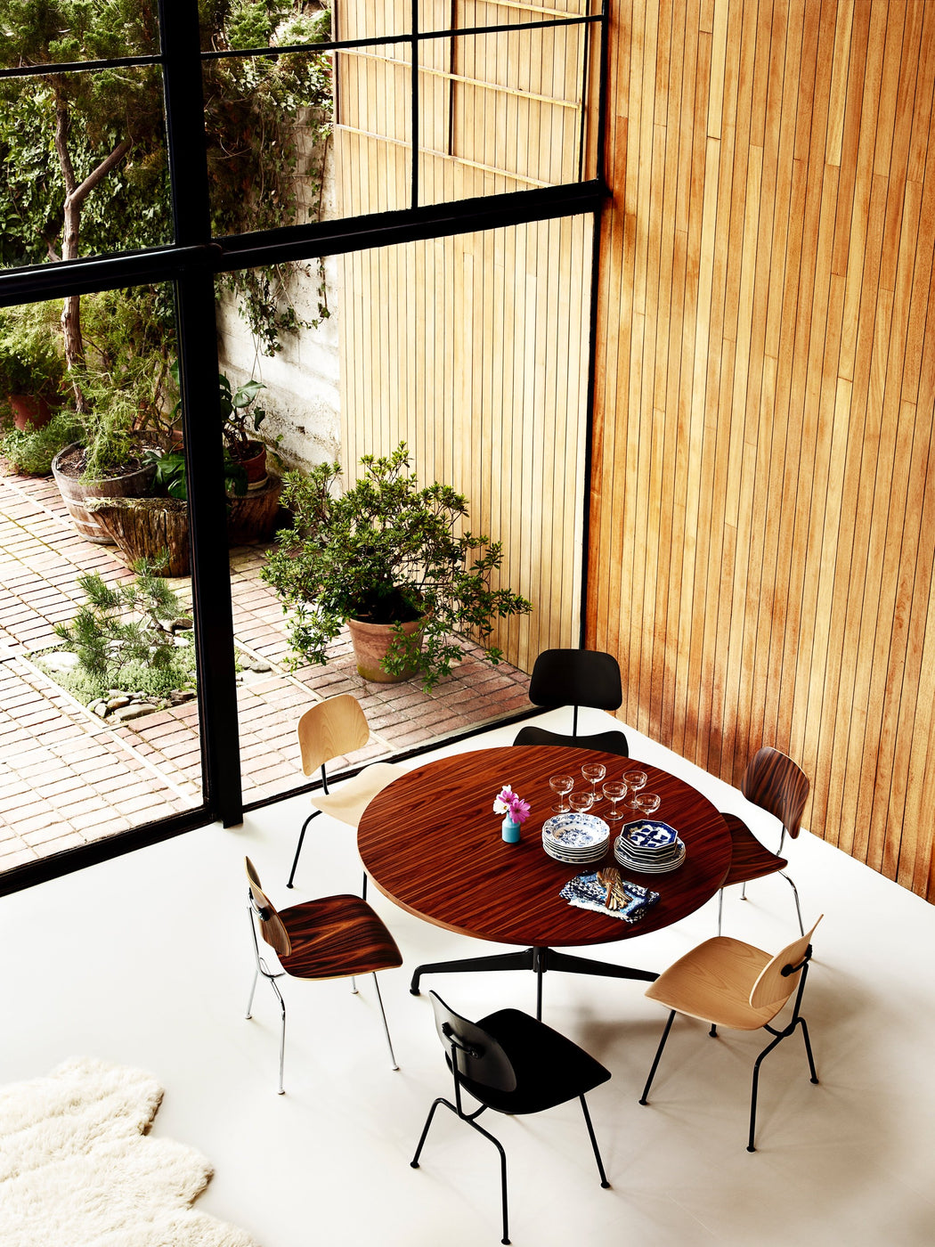 Eames Segment Round Table White Top | Freeship