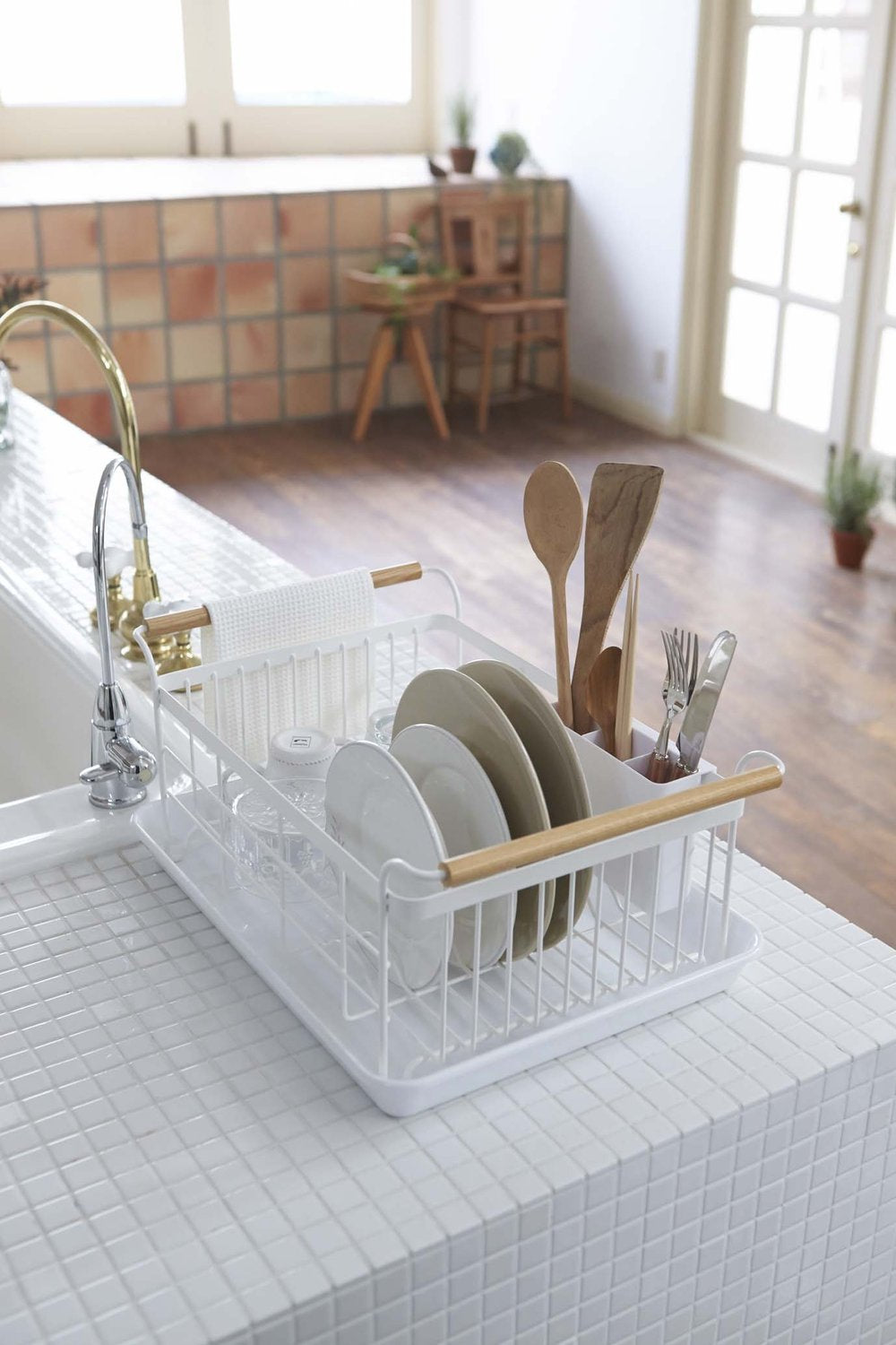 White Dishrack with Solid Ash Handle